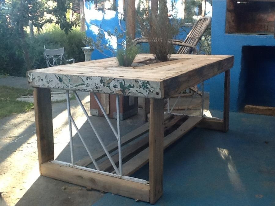 Living Table
'My' Burglar Bars
Driftwood Pallet
Local Restios (grasses) saved from roadworks
100%Green
