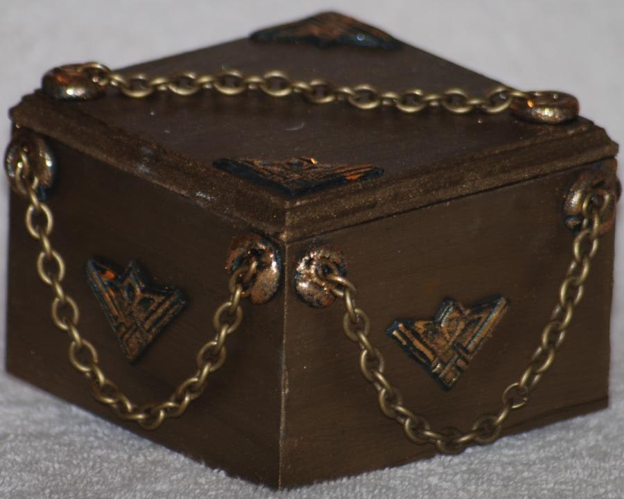 Chain trinket box