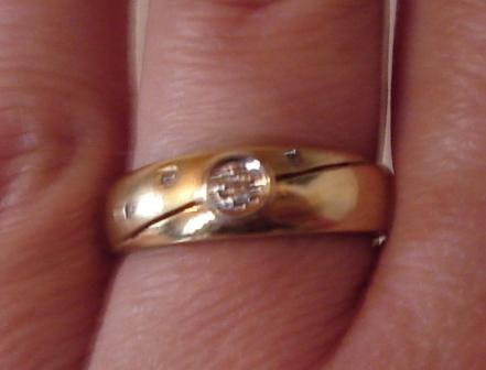 9KT GOLD ZIRCONIA RING