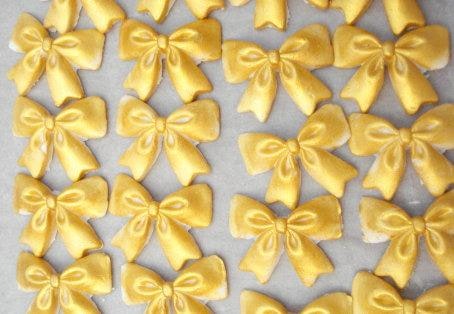 Bows made to order in the colour paste and glitter of your choice.
