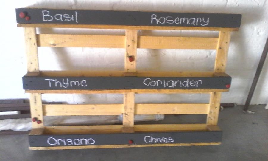 Hanging herb garden stand to sell (with chalkboard front so can label specific to what you would like to grow)
Homemade so sizes might vary as I am using pallets
Please feel free to call email or watsapp me :) 0791386262 or cherisefourie7777@gmail.com