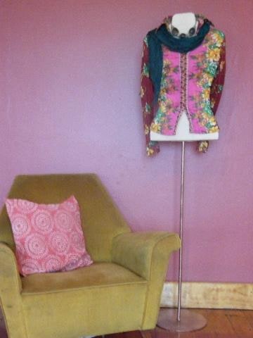 Shop dummy comes with a removable cover, additional covers are available. Suitable for craft marketers and shops...instead of the price range of R2500 to R6000 for other dummies on the market, this is available for R700.