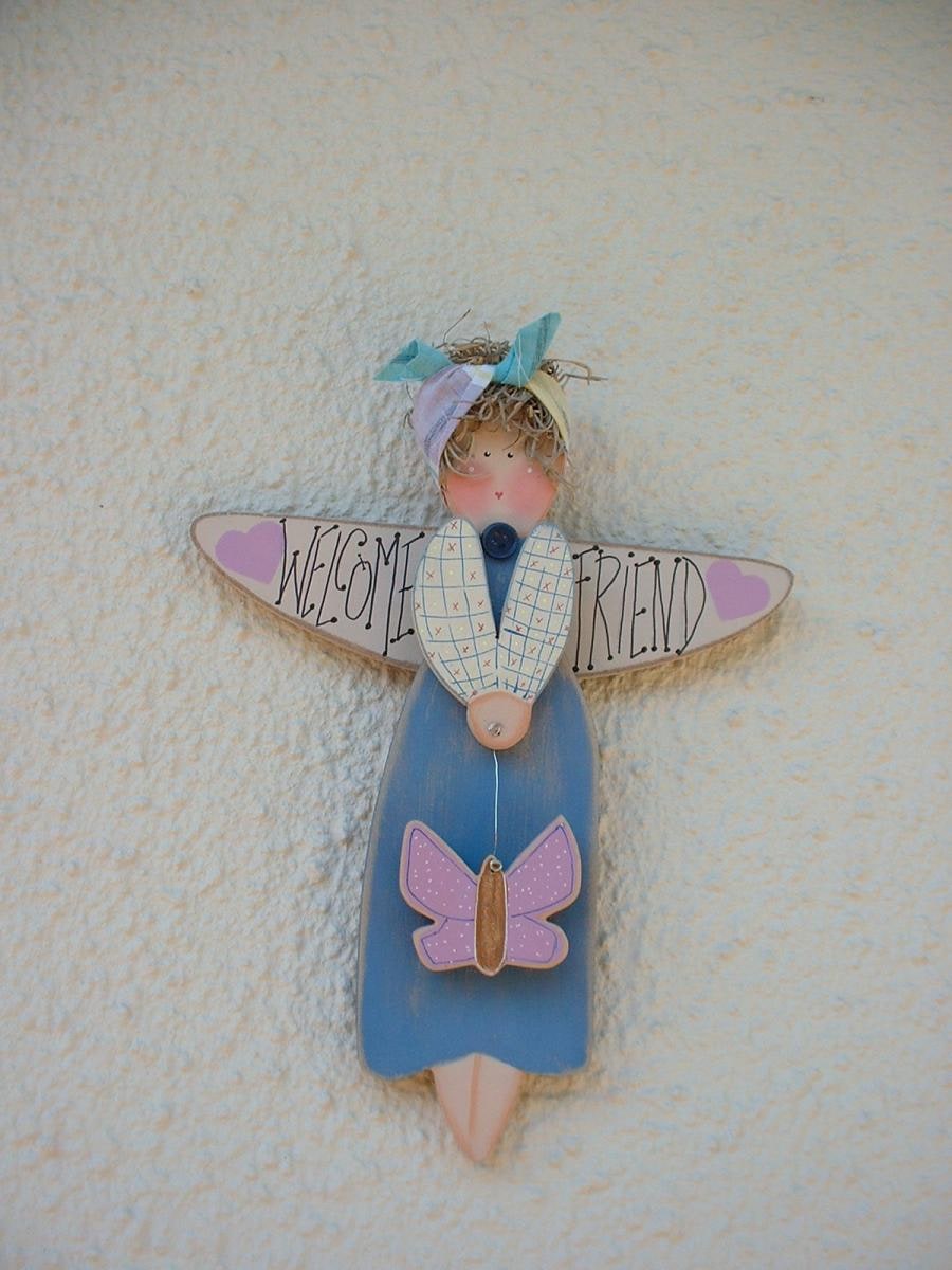 Country angel to hand on the wall